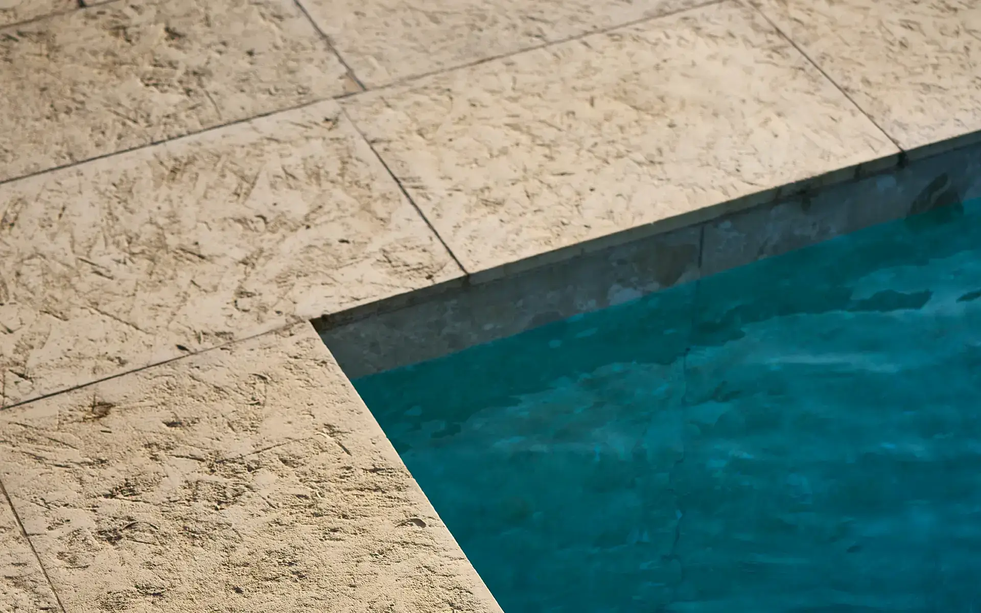 bordo piscina pietra ricostruita antimuffa primiceri