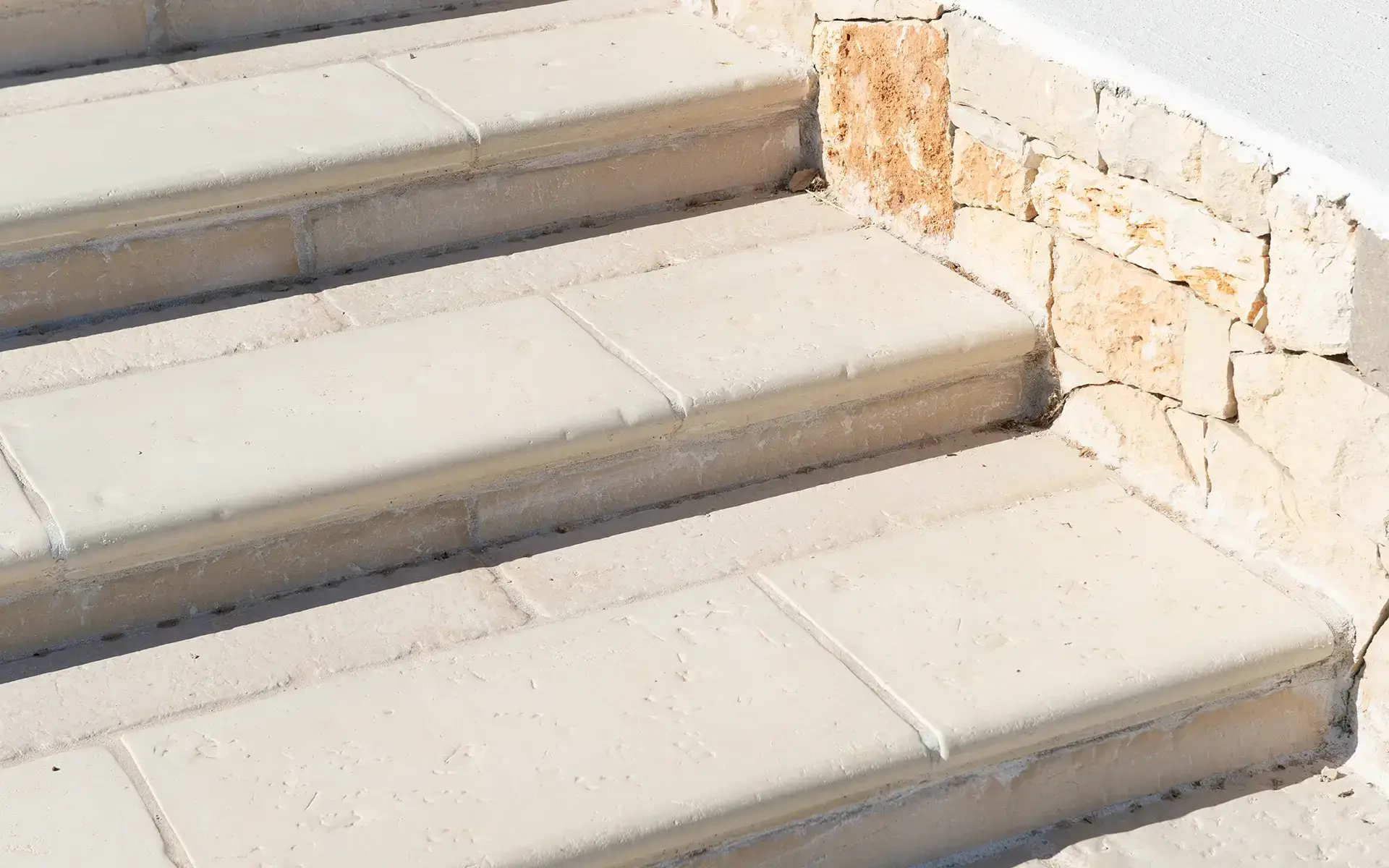 gradino scala esterna pietra primiceri ricostruita antimuffa