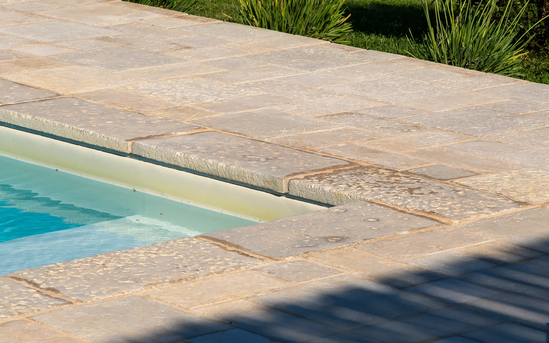 pietra-ricostruita-primiceri-progetto-gialonia-dettaglio-piscina