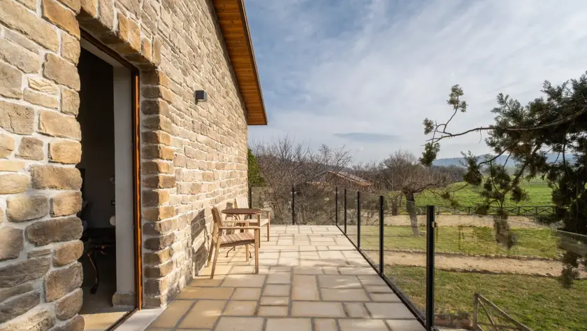 rivestimenti e pavimenti esterni in autunno -pietra primiceri