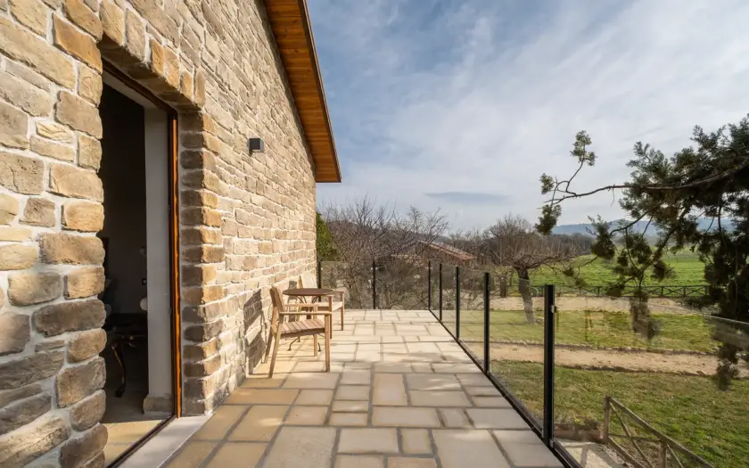 rivestimenti e pavimenti esterni in autunno -pietra primiceri