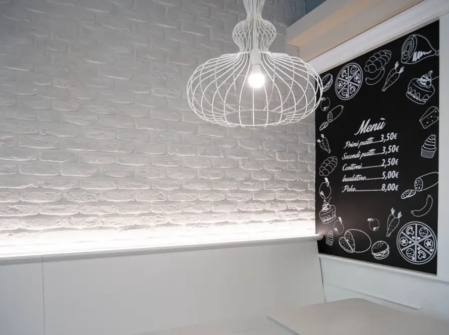 Design per bar e ristoranti con rivestimenti in pietra ricostruita Primiceri